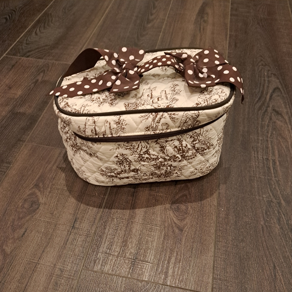 Belvah Cosmetic Bag Quilted Toille Bowed Handle Lightweight Pockets